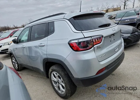 2025 Jeep Compass Latitude z USA, uszkodzony, nr VIN 3C4NJDBN5ST532014